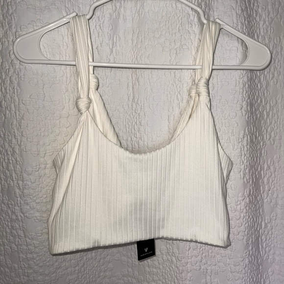 Lulu’s cropped tank top - Picture 5 of 7